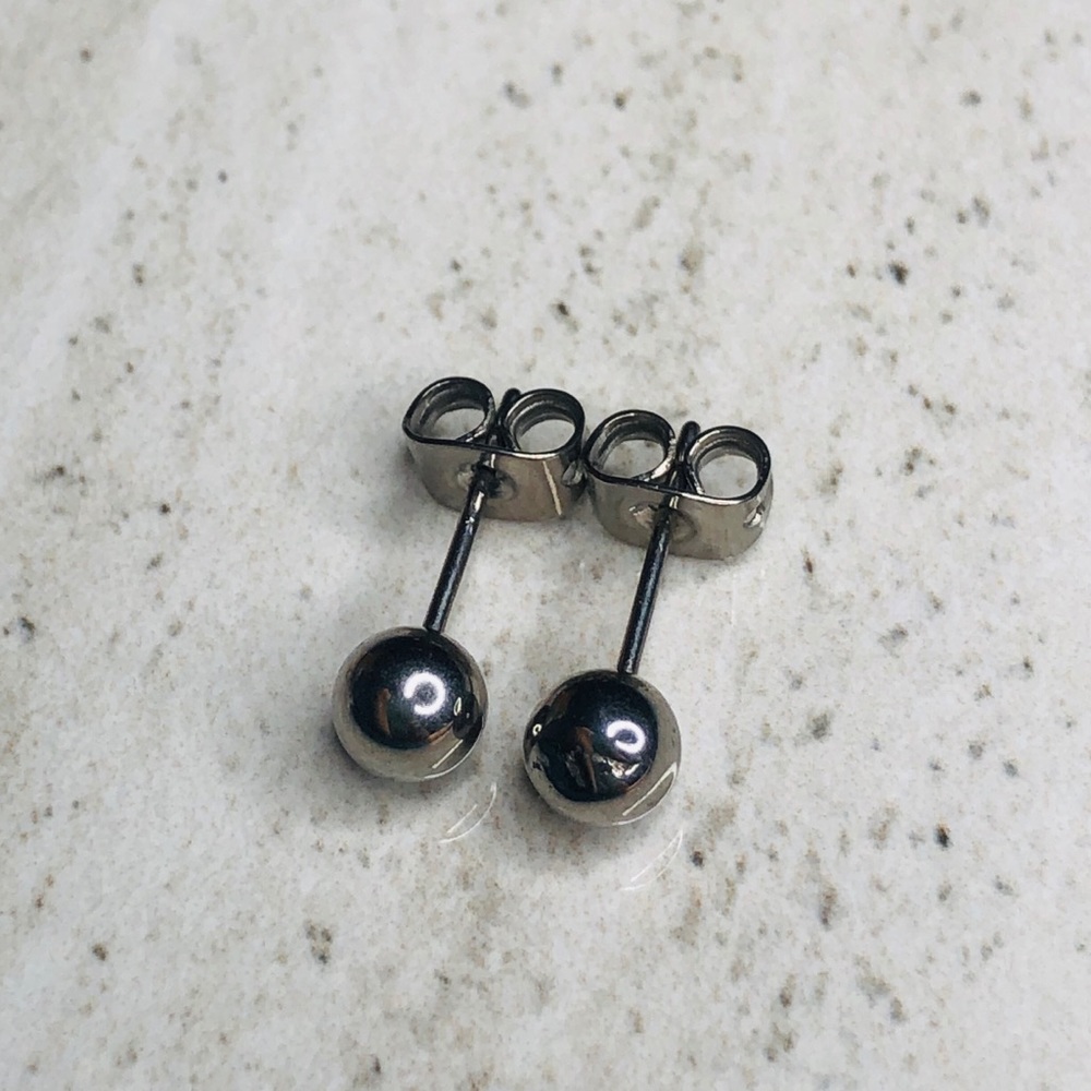 Titanium Ball Studs 5mm FLAWED